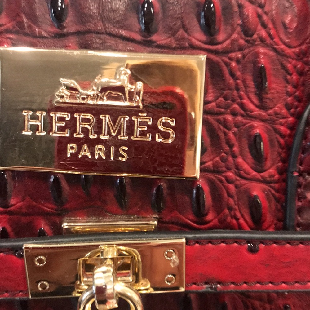 Red Structured Tote Handbag with Gold Hardware - Picture 9 of 10